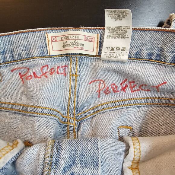 Vintage Signature Levi Strauss Relaxed Fit Denim Jeans Mens 34x32 Actual 32x30 - Picture 13 of 15